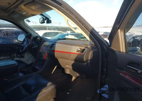 2010 Cadillac Escalade Premium from USA, damaged, VIN 1GYUKCEF1AR258108